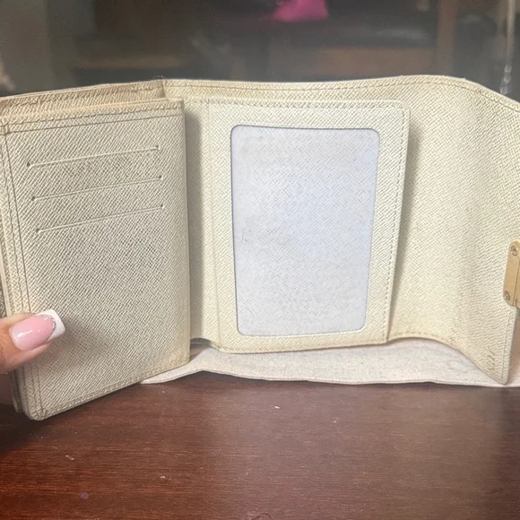 Louis Vuitton Cream and Brown Checkered Wallet - Picture 5 of 13